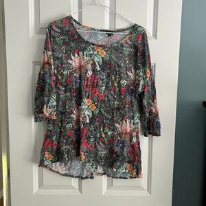 Shana 3/4 sleeve dropped shoulder shirt. Size Small Petite